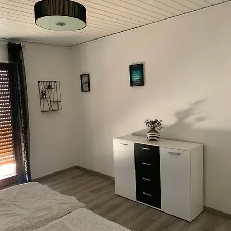 Apartman Gemutliche 3zkb Erdgeschosswohnung Mit 2 Balkonen